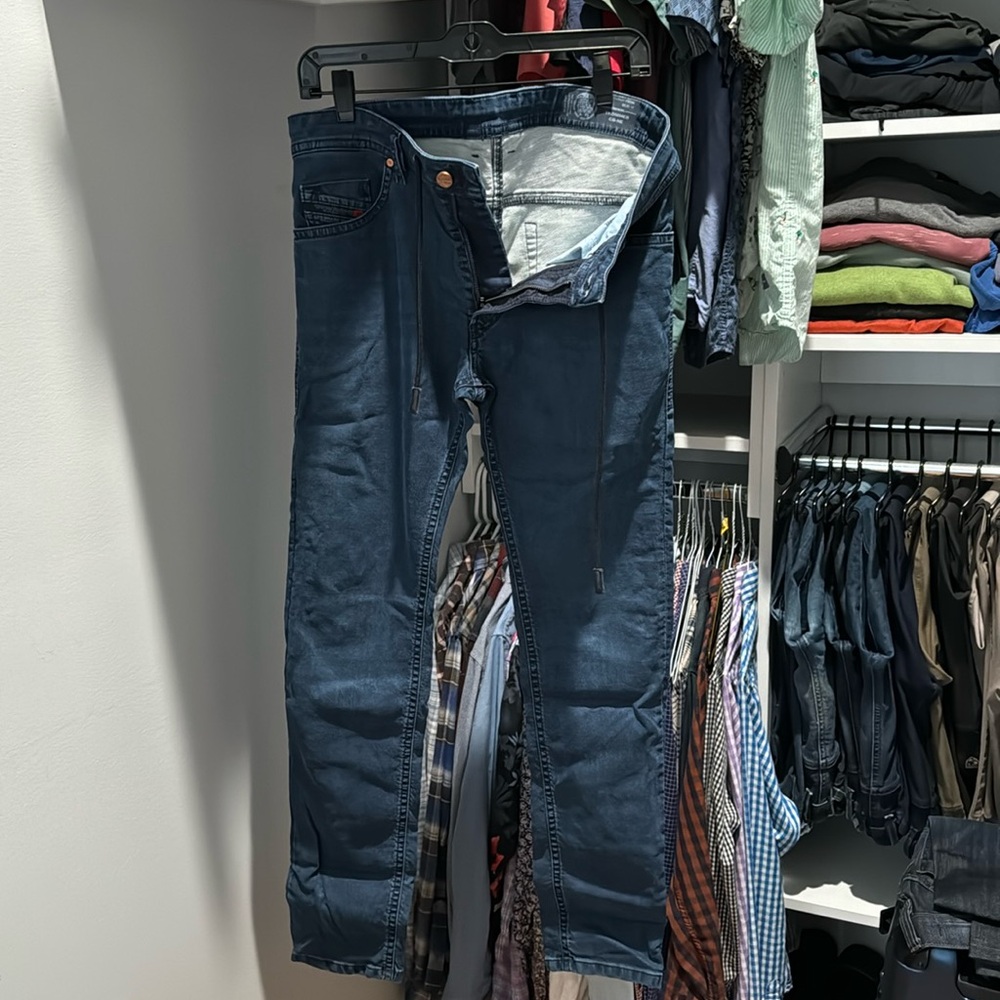 Diesel Thommer CB-NE 0688J “JoggJeans” men’s skinny jeans, 30W x30L